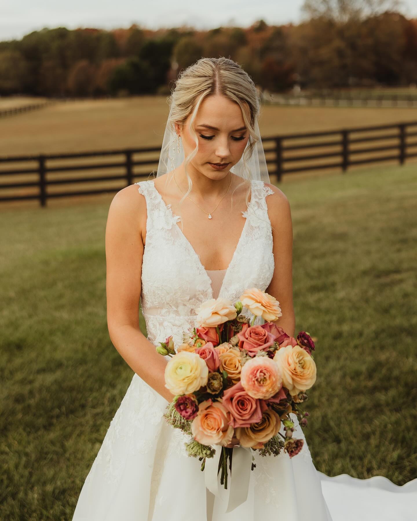 Fall Wedding Hairstyles 2024: Stunning Ideas for Brides, Bridesmaids, and Guests