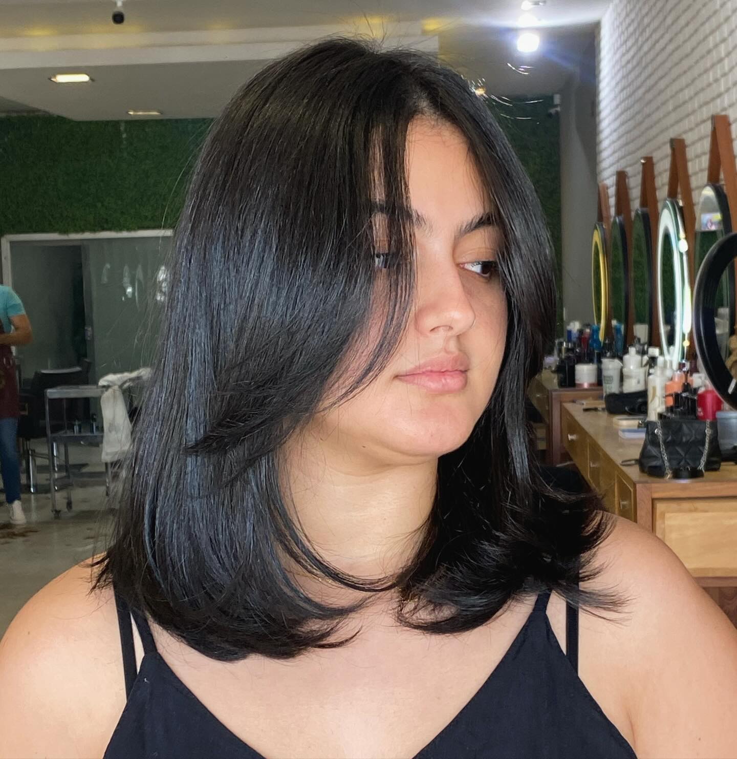 Top Long Bob Haircuts for Women with Chubby Faces: 2024's Most Flattering Styles