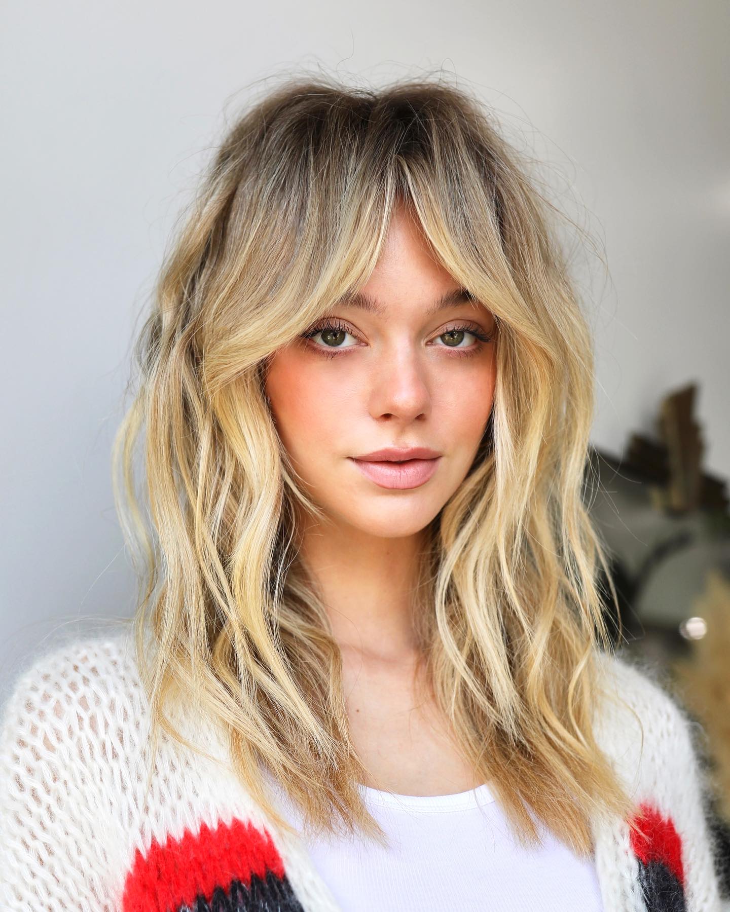 Top Mid-Length Haircuts for Women: Trendy and Stylish Ideas for 2024