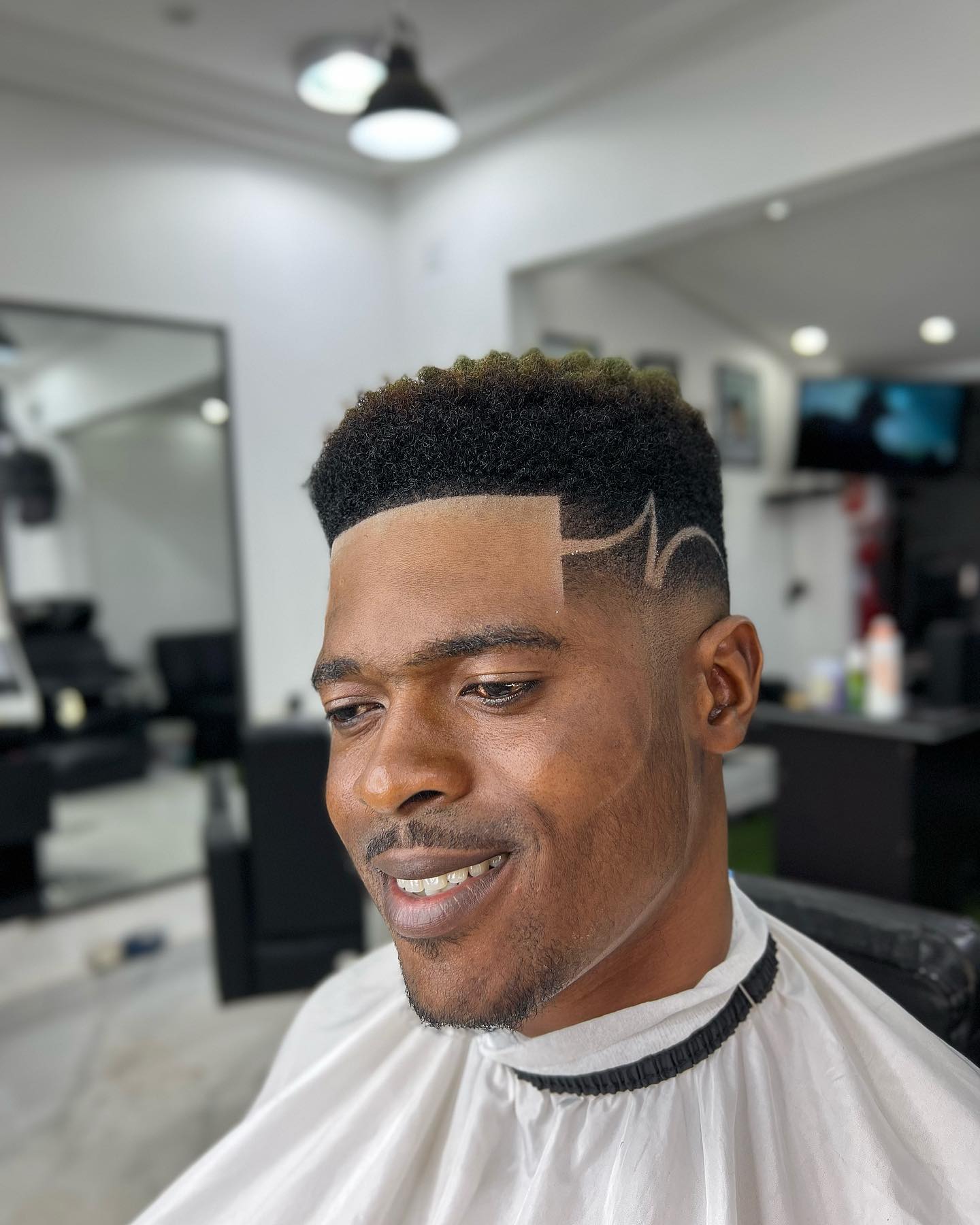 Trendy Black Men's Fade Haircut Styles for 2024: Fresh Ideas for Men and Women