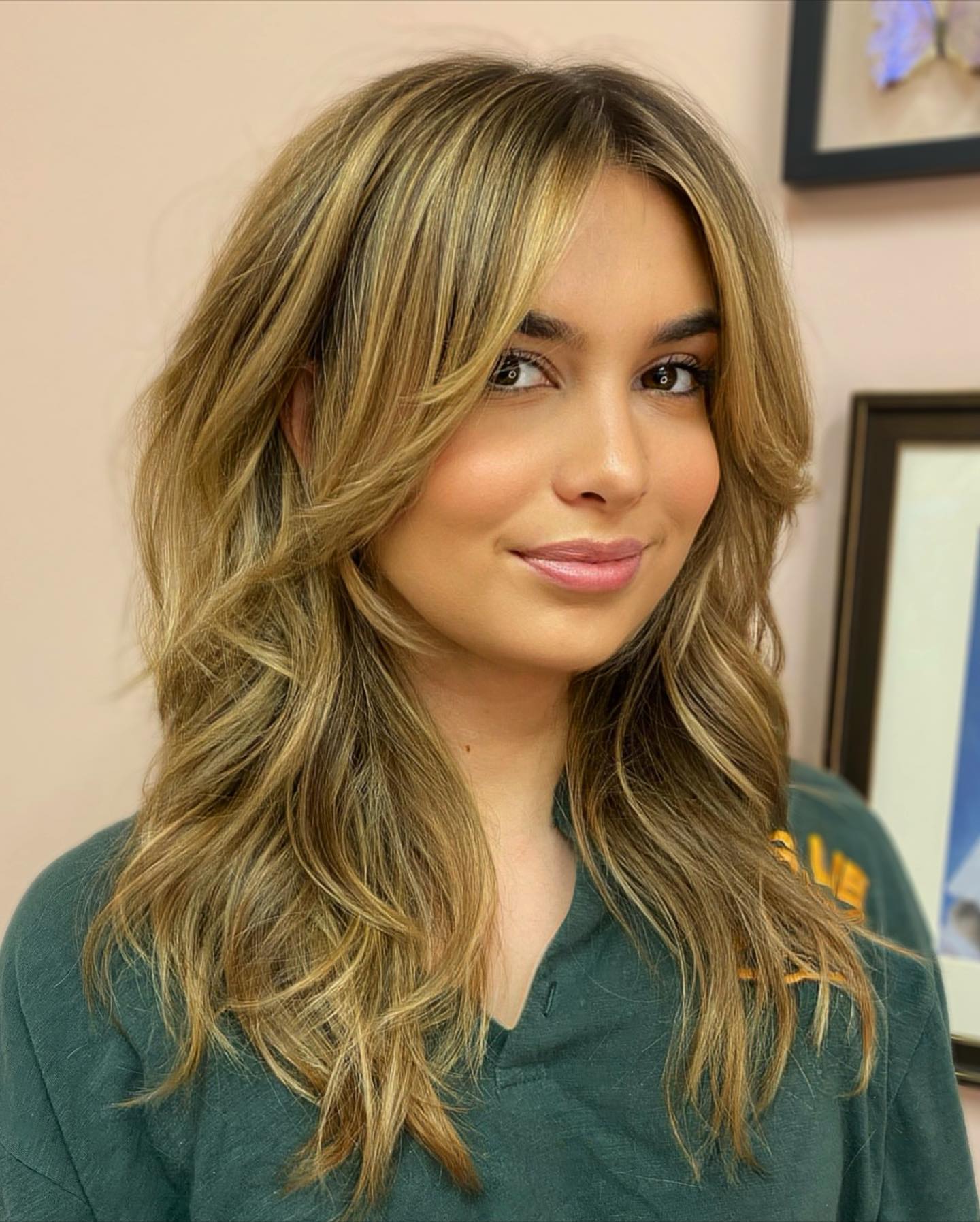 Shaggy Haircuts for Round Faces: Trendy and Flattering Styles for Women