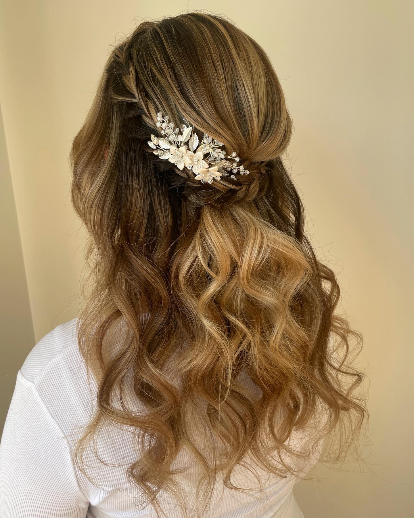 Fall Wedding Hairstyles 2024: Stunning Ideas for Brides, Bridesmaids, and Guests