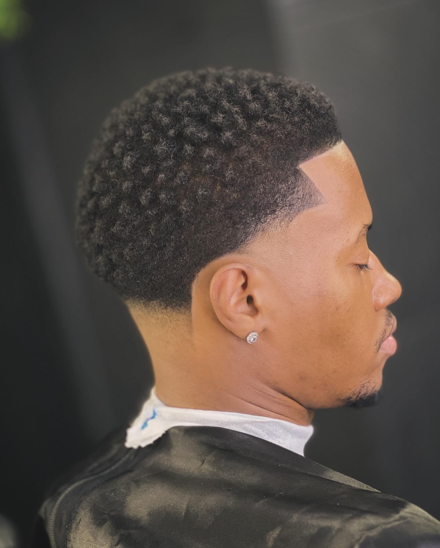 Trendy Black Men's Fade Haircut Styles for 2024: Fresh Ideas for Men and Women