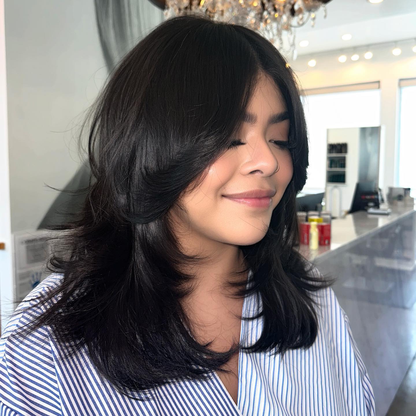 Top Mid-Length Haircuts for Women: Trendy and Stylish Ideas for 2024